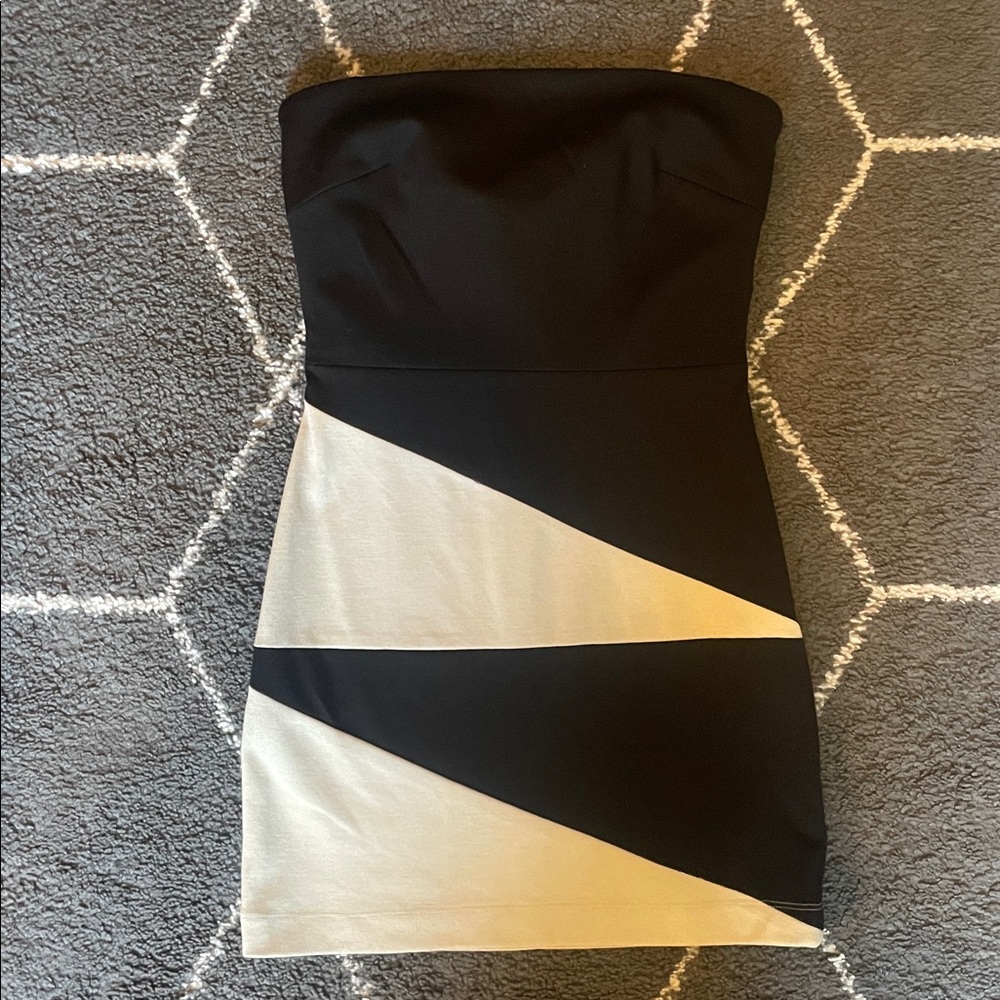 Forever 21 Black & Cream Strapless Dress. No slip band across the top. Size S